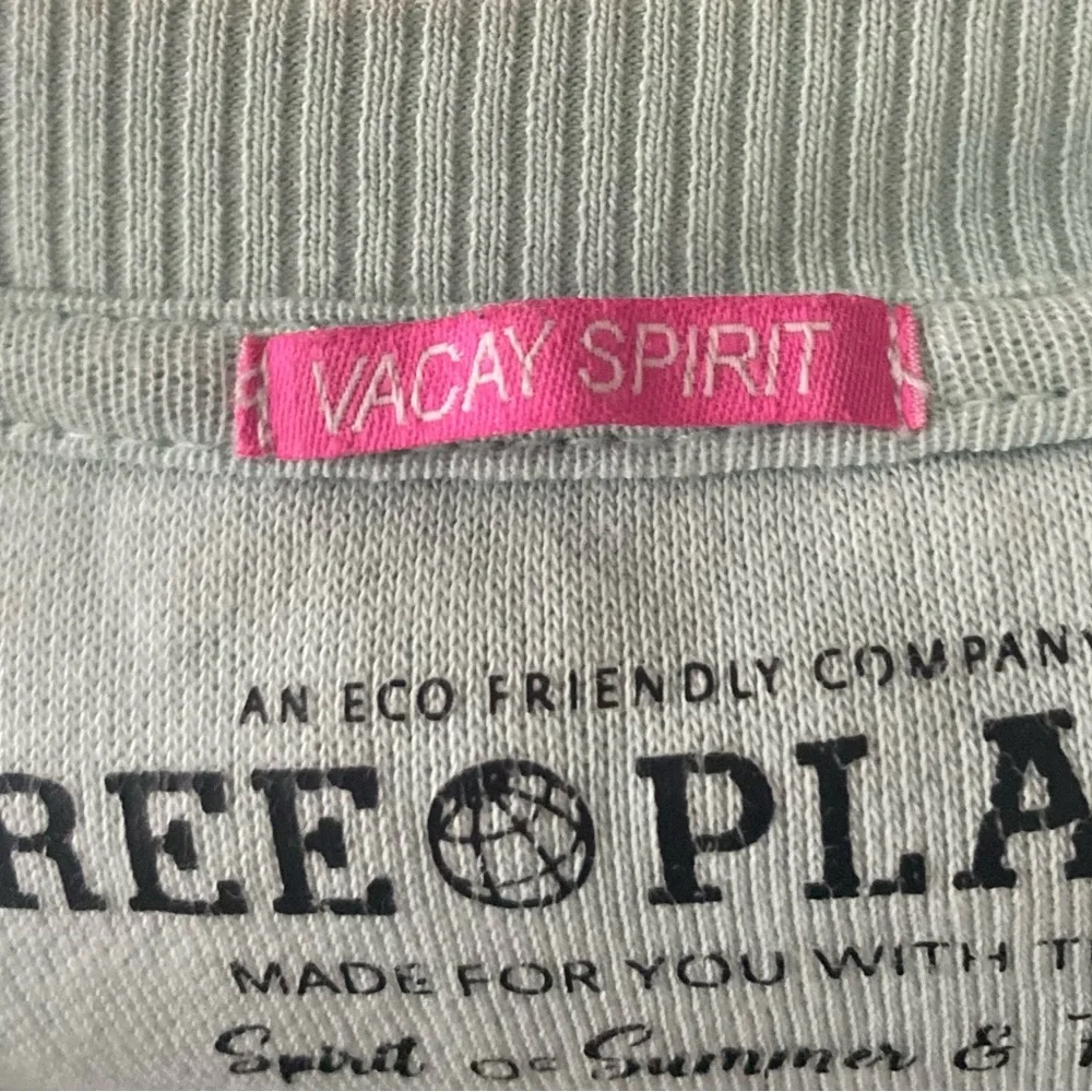 FREE PLANET-CATCHING WAVES-MENS SIZE MEDIUM SWEATSHIRT - Picture 8 of 9